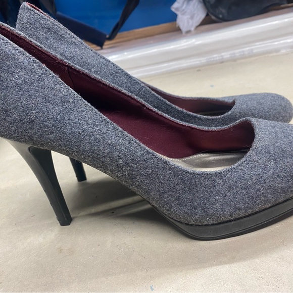 Grey (felt like) Heels in good condition - Picture 2 of 4
